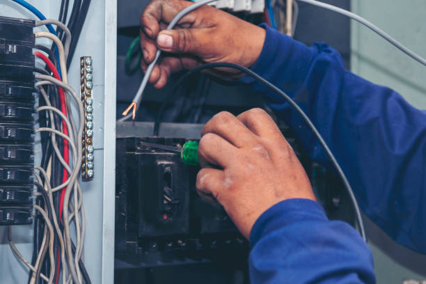 Best Licensed Electrician  in Dubuque, IA